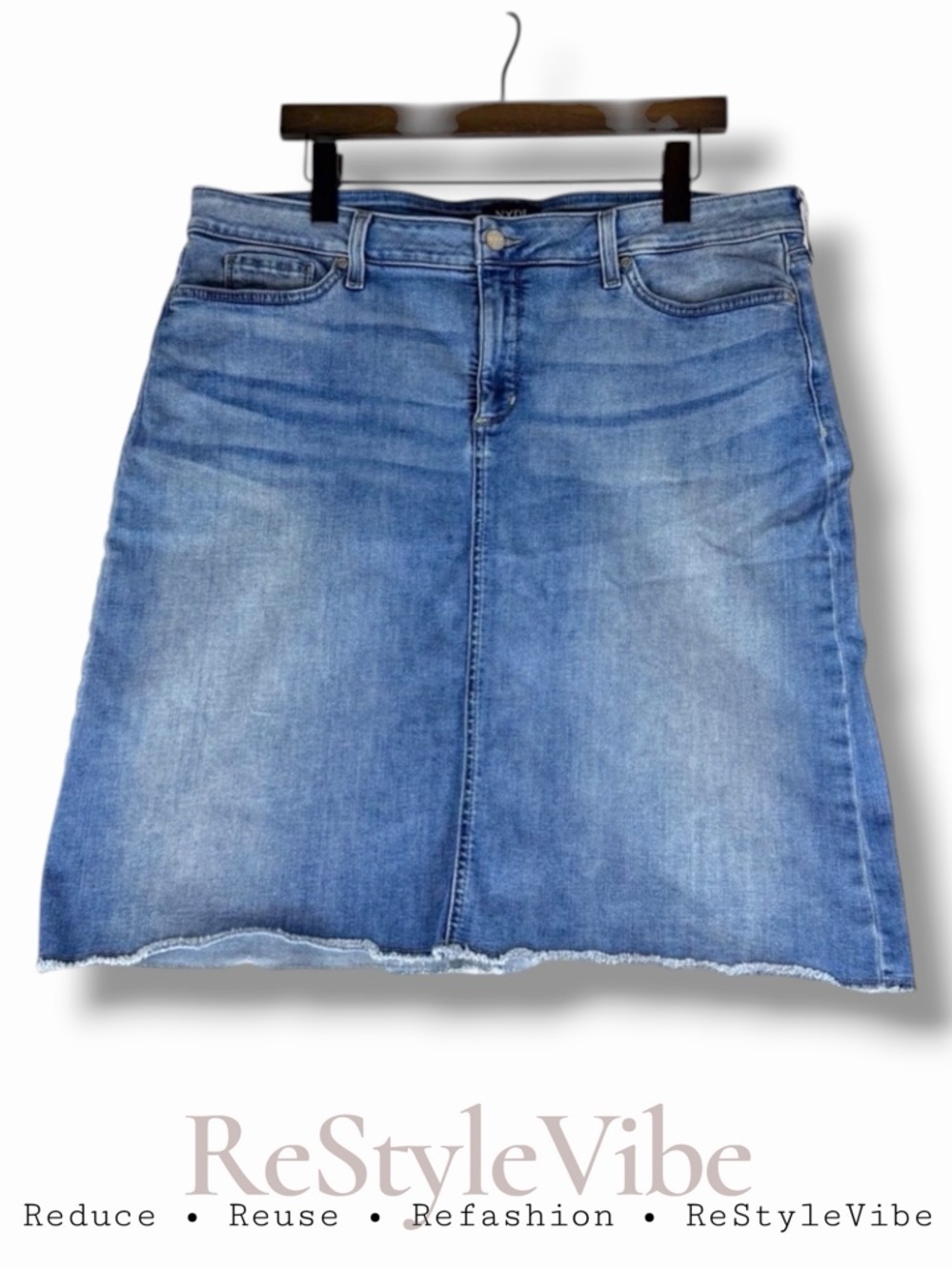 NYDJ Women’s Size 16 Skirt Denim Jean LIFTXTUCK Technology Stretch Raw Hem